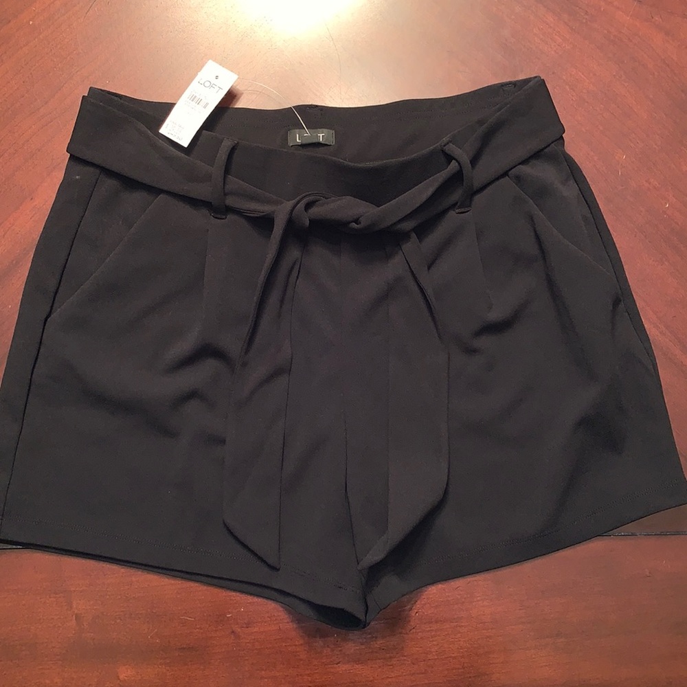 NWT Ann Taylor Loft shorts Medium.